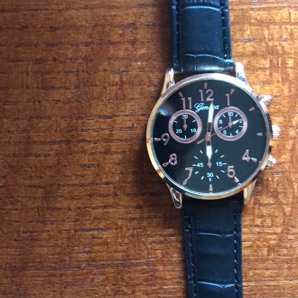 BRAND NEW! Never worn leather band watch.